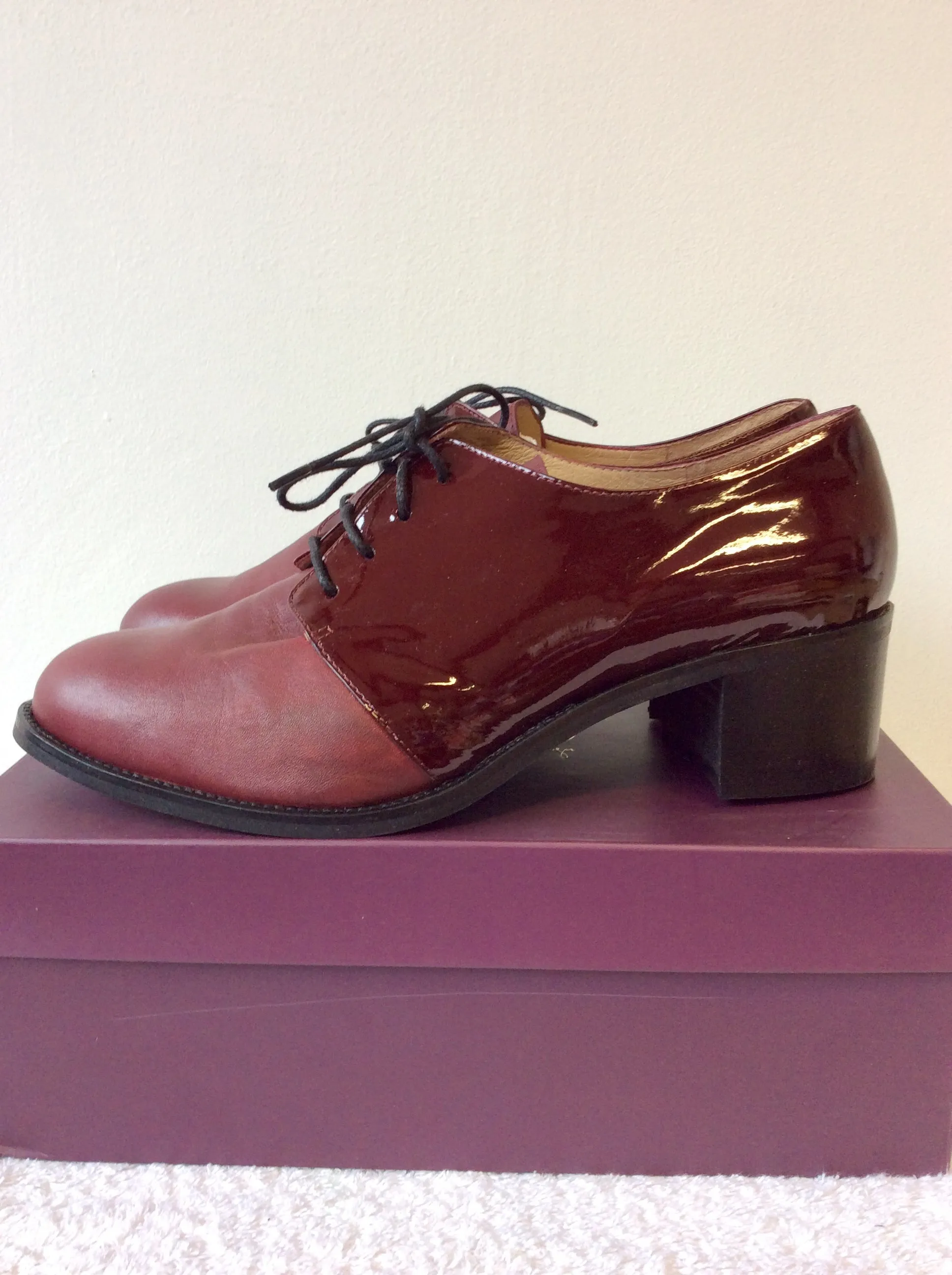 BRAND NEW DUO BURGUNDY PATENT & LEATHER LACE UP HEELS SIZE 8/42