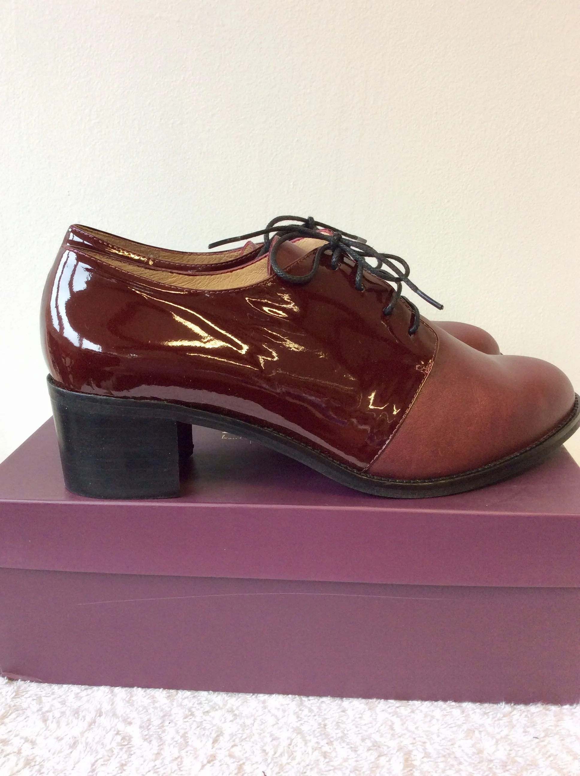 BRAND NEW DUO BURGUNDY PATENT & LEATHER LACE UP HEELS SIZE 8/42